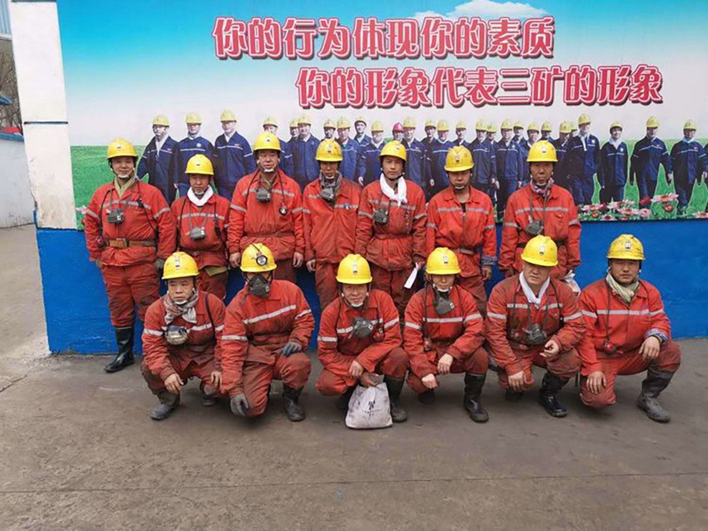 “三統(tǒng)一、二達標、一形象”保證鑫豐工程品質
