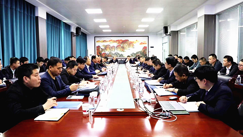 張希望應(yīng)邀在“澄合礦業(yè)工作面回撤暨安裝新工藝現(xiàn)場交流會(huì)”做新技術(shù)交流